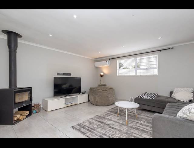 3 BEDROOM HOUSE FOR SALE IN SUNNINGDALE